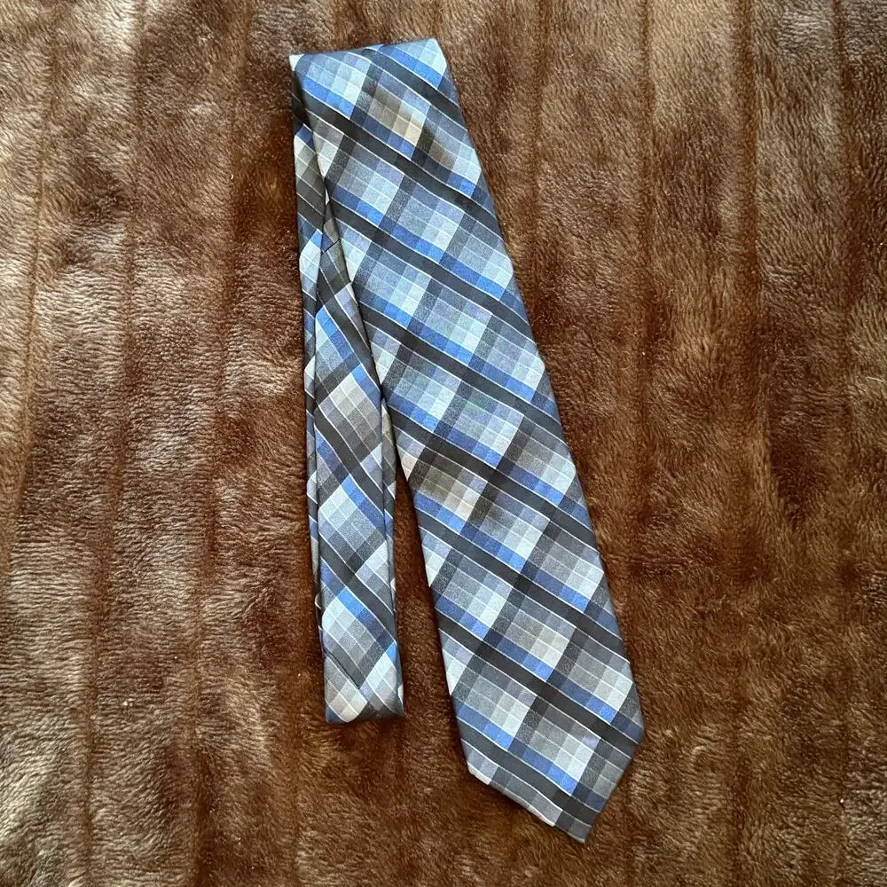 Van Heusen 100% Silk Tie Necktie in Silver Gray, Blue, Black Plaid Grid‎ MINT